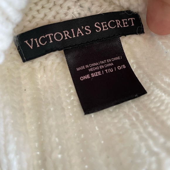 Victoria's Secret White Knit Accessory - Picture 5 of 6
